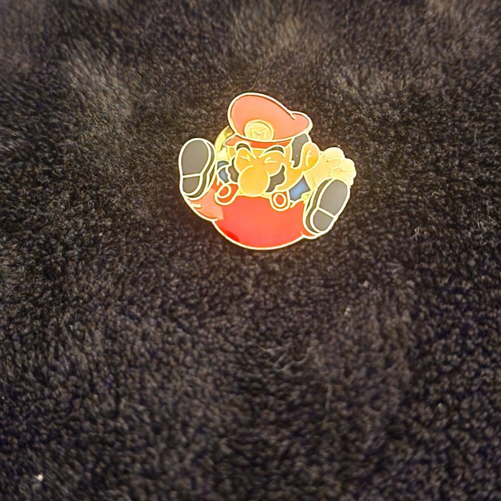 1988 Mario pin